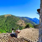 Bivacco Frasassi Climbing & Trail Running House 3* Genga (Ancona)