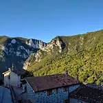 Bivacco Frasassi Climbing & Trail Running House