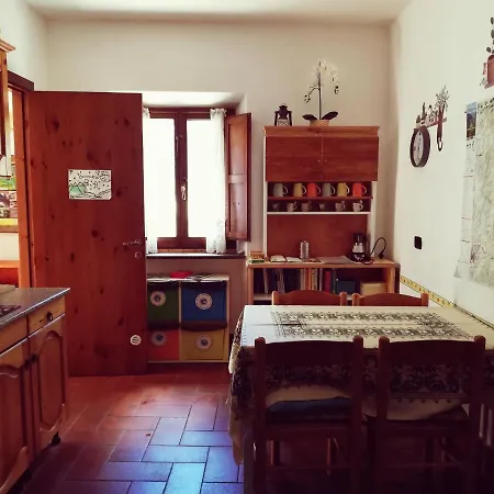 Bivacco Frasassi Climbing & Trail Running House *