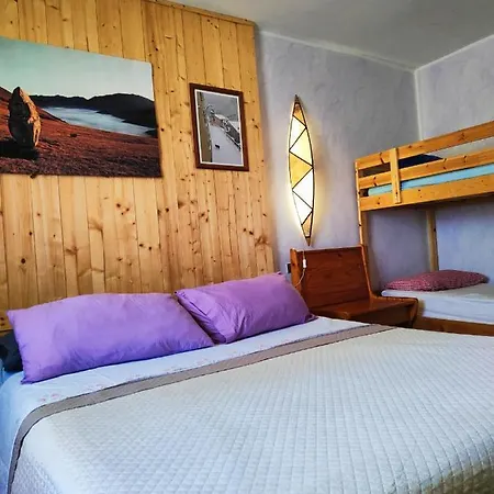 Nocleg ze śniadaniem Bivacco Frasassi Climbing & Trail Running House *