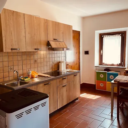 Bivacco Frasassi Climbing & Trail Running House Frühstückspension