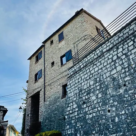 Frühstückspension Bivacco Frasassi Climbing & Trail Running House