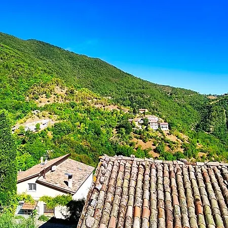 Bivacco Frasassi Climbing & Trail Running House Bed & Breakfast