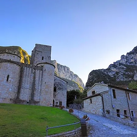 Bivacco Frasassi Climbing & Trail Running House Bed & Breakfast
