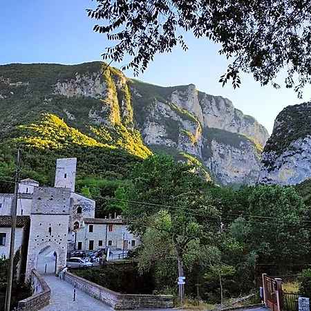 Bivacco Frasassi Climbing & Trail Running House
